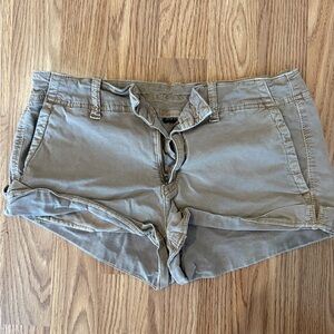 American eagle khaki shorts